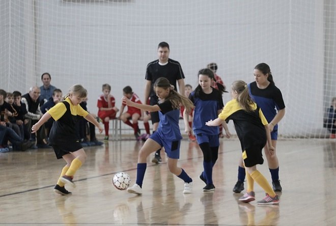 Школьники сыграли в мини-футбол на первенстве Приокского района - фото 1