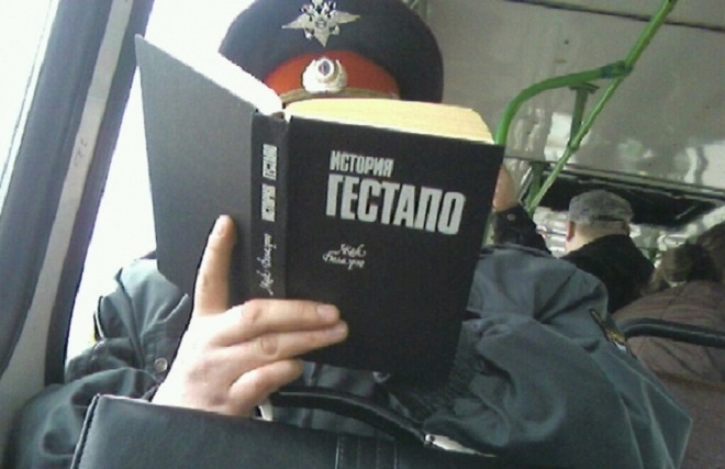 За пытки подозреваемого в покушении на Олега Сорокина арестованы два милиционера За пытки подозреваемого в покушении на Олега Сорокина арестованы два милиционера