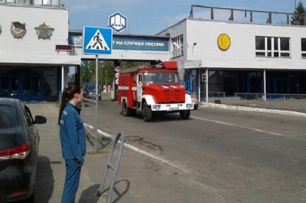 Специалисты проверяют воздух в Дзержинске после взрыва на заводе имени Свердлова