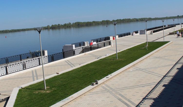 За синим забором: реконструкция Нижне-Волжской набережной близится к завершению (ФОТО) - фото 14