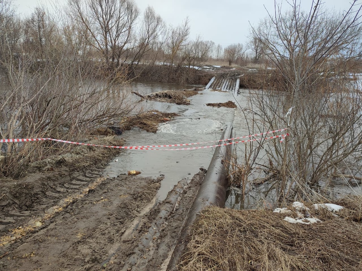 Автомобильный мост через Алатырь затопило в Нижегородской области