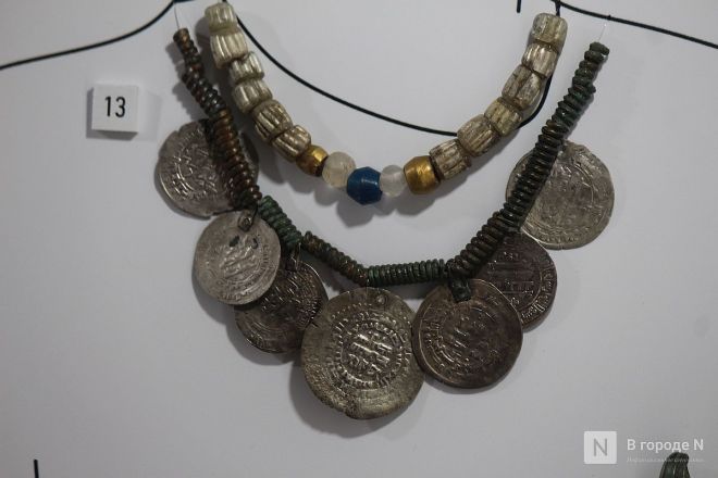 Монеты, украшения и боевые топоры: фоторепортаж с выставки археологических находок в Нижнем Новгороде - фото 38