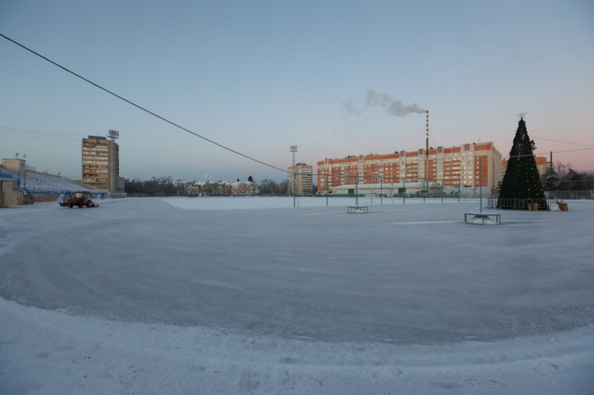 Заливка ледовых катков началась в Дзержинске - фото 1