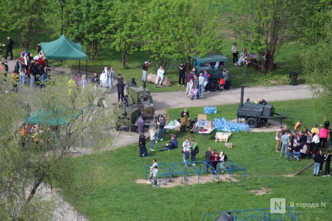 Без парада и салюта: как прошел День Победы в Нижнем Новгороде — фоторепортаж - фото 77