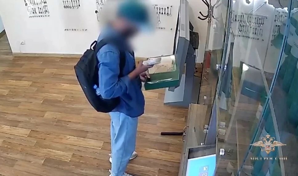 Нижегородец ушел из владимирского музея с экспонатом в рукаве: вора задержали - фото 1