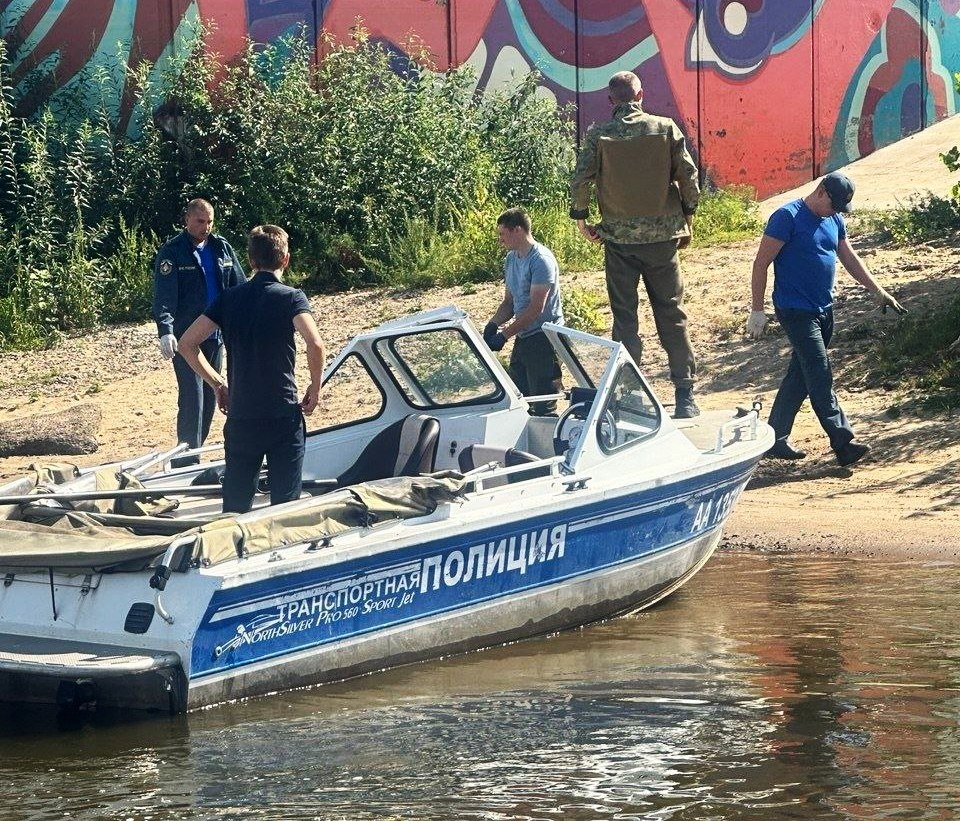 Труп мужчины достали из реки на Нижневолжской набережной - фото 1