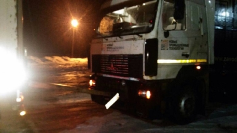Операцию по спасению трех большегрузов провели сотрудники МЧС в Нижегородской области - фото 1