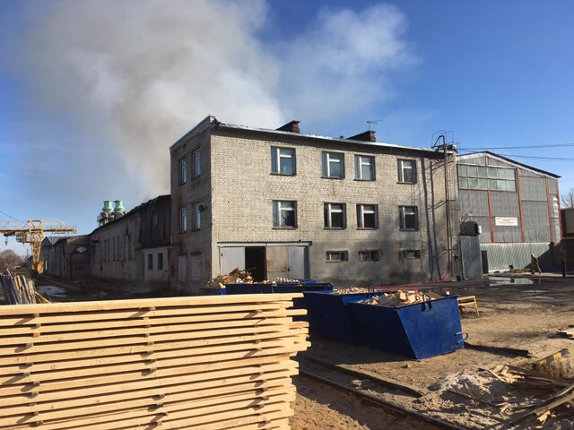 Крупный пожар произошел на складе деревообрабатывающего комбината в Канавинском районе (ФОТО) - фото 3