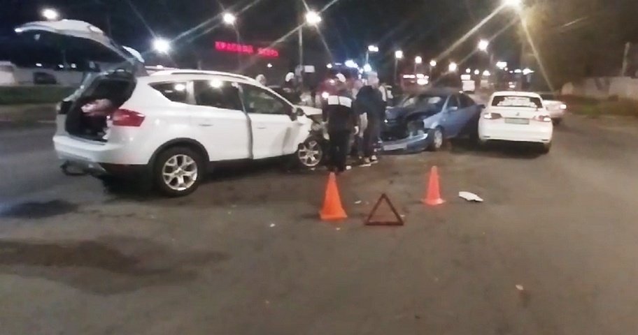 Два человека пострадали в ДТП с участием трех автомобилей в Нижнем Новгороде