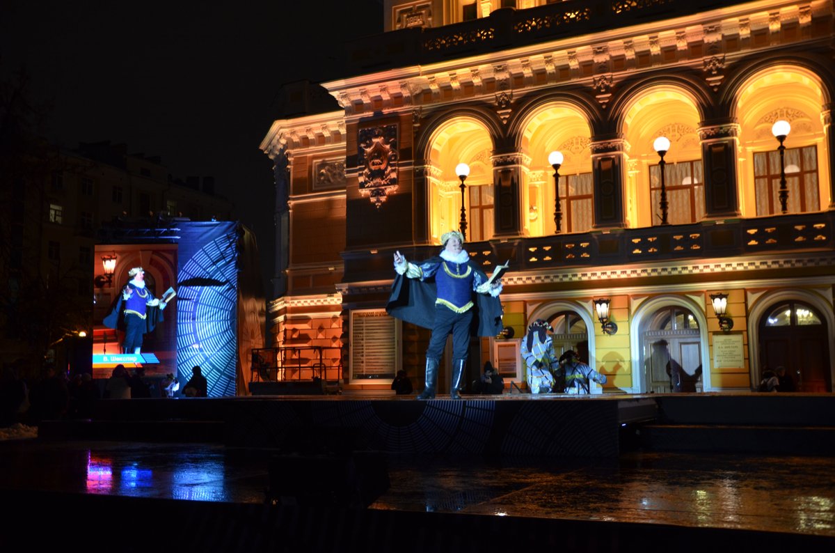 Год театра в России открылся в Нижнем Новгороде спектаклем Никиты Михалкова - фото 1