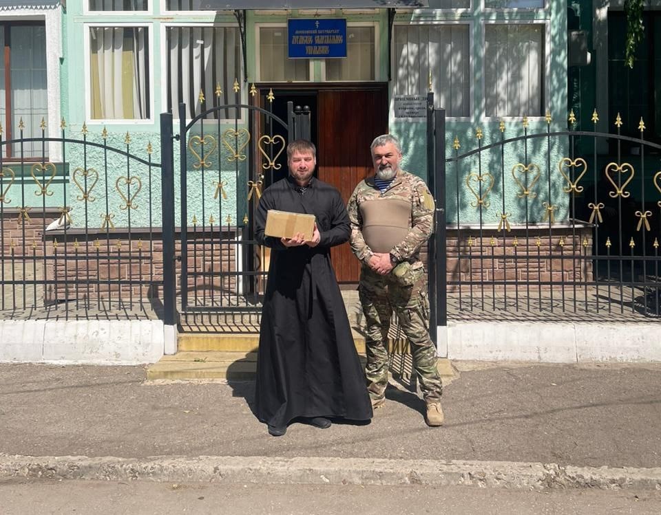 Василий Суханов доставил подарок нижегородки для мужского монастыря в ЛНР - фото 1