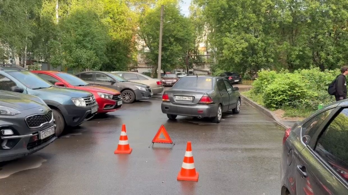 Машина сбила пятилетнюю девочку во дворе в Нижнем Новгороде - фото 1