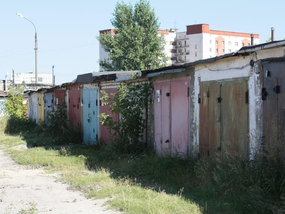 Игроманы обокрали два гаража в Дзержинске более чем на 200 тысяч рублей - фото 1