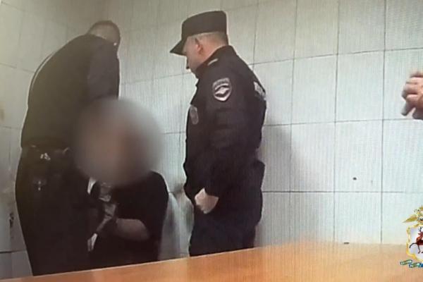 Полицейские задержали мужчину после сообщений о стрельбе в Сормове