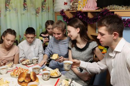 Начальник нижегородской полиции исполнил мечты двух девочек из многодетной семьи