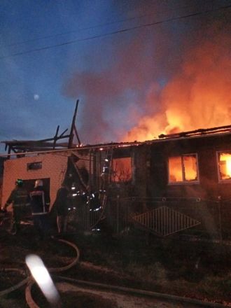 Два дома и автомобиль сгорели в Выксе - фото 2