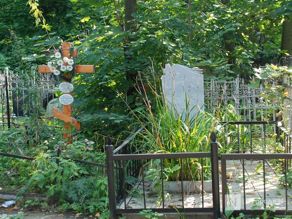 Арзамасского чиновника наказали за мусор на кладбище