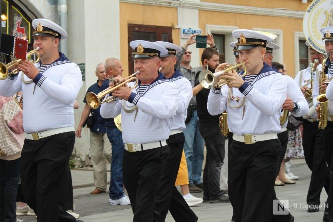 Духовые оркестры прошли парадом по главной улице Нижнего Новгорода - фото 5