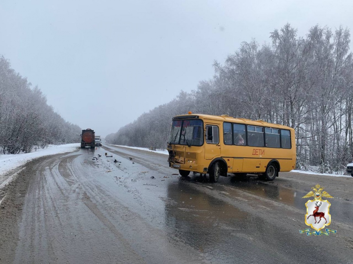 Автобус с детьми попал в жесткое ДТП в Нижегородской области - фото 1