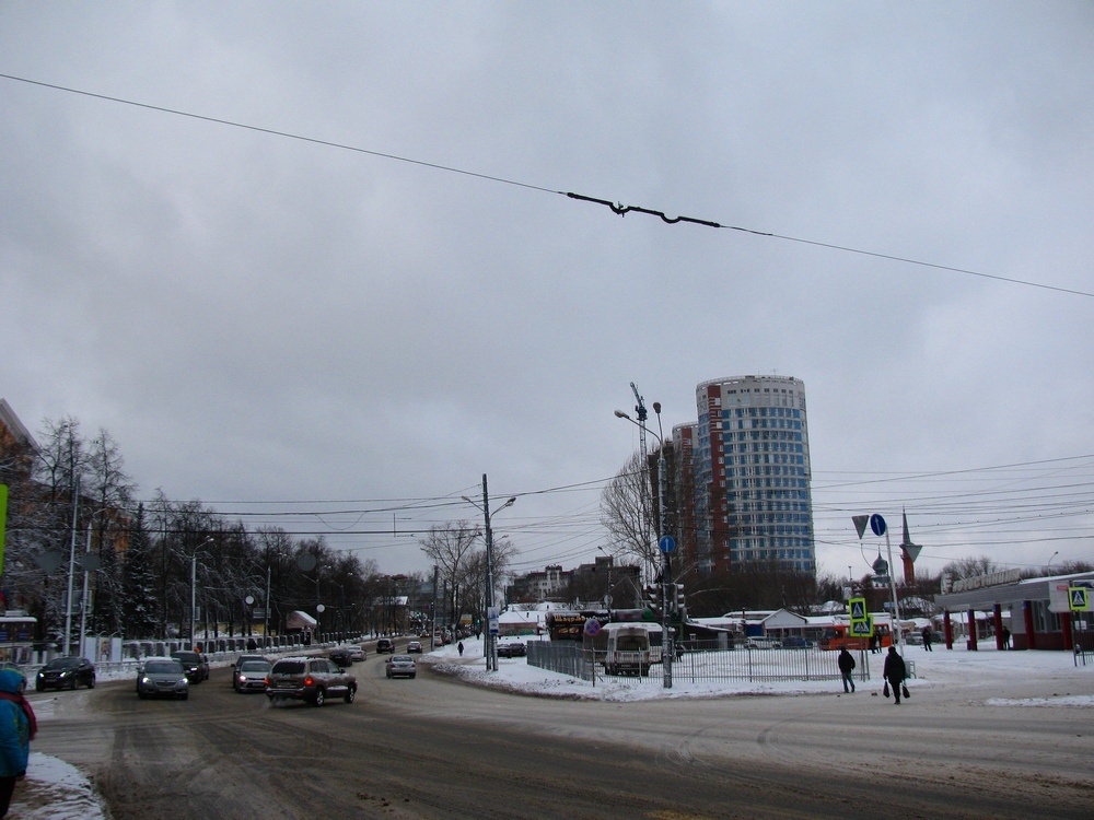 Троллейбусные провода сняли на улицах Родионова и Большой Печерской - фото 1