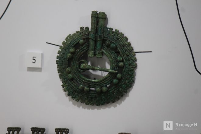 Монеты, украшения и боевые топоры: фоторепортаж с выставки археологических находок в Нижнем Новгороде - фото 81