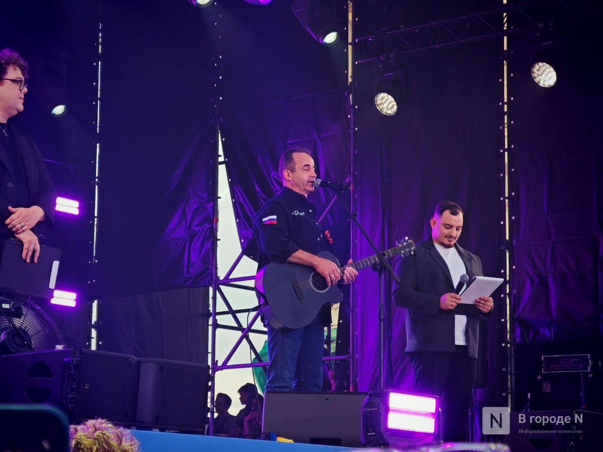 Известный актер Дмитрий Певцов выступил в Нижнем Новгороде на День России - фото 3