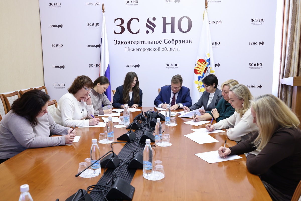 Депутаты нижегородского Заксобрания приняли участие в агродиктанте - фото 1