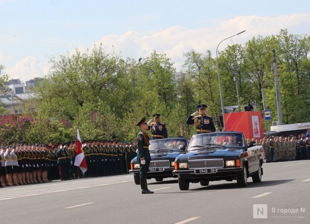 Фоторепортаж: парад в честь 80-й годовщины Победы прошел в Нижнем Новгороде - фото 199