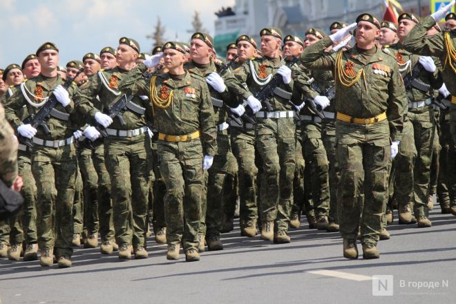 Фоторепортаж: парад в честь 80-й годовщины Победы прошел в Нижнем Новгороде - фото 206