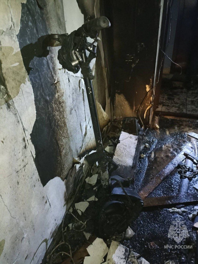 МЧС сообщило подробности пожара в Ждановском из-за неисправного самоката - фото 2