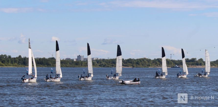 75 яхт и более 500 сапов вышли на Волгу в Нижнем Новгороде в День города - фото 76