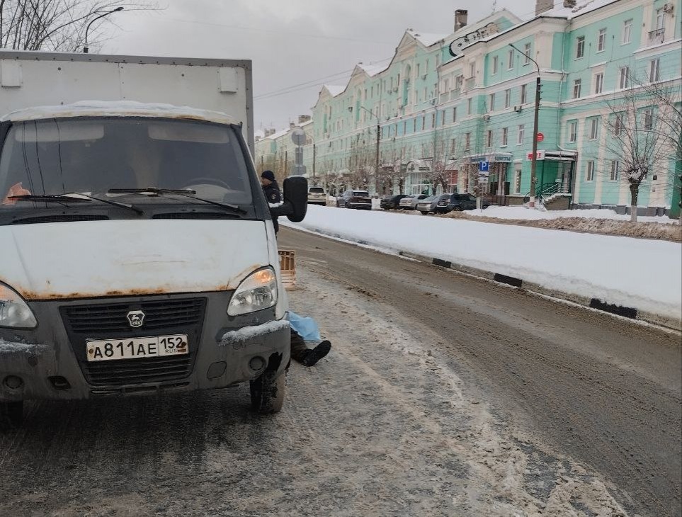 Доставщик хлеба внезапно умер на улице в Дзержинске - фото 1