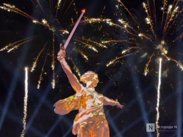 Нижегородцы показали фото и видео салюта, прогремевшего над Мамаевым курганом - фото 5