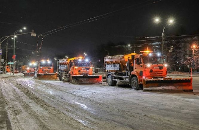 60 погрузчиков и 100 самосвалов будут убирать ночью снег в Нижнем Новгороде - фото 1