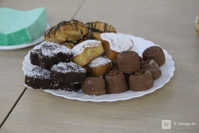 Танк-мангал и деревянные иконы: фоторепортаж с новой выставки от заключенных в Нижнем Новгороде - фото 137