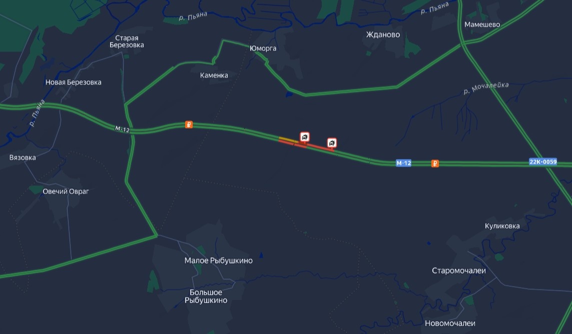 Пробка образовалась на трассе М-12 в Нижегородской области из-за ДТП с фурой - фото 1