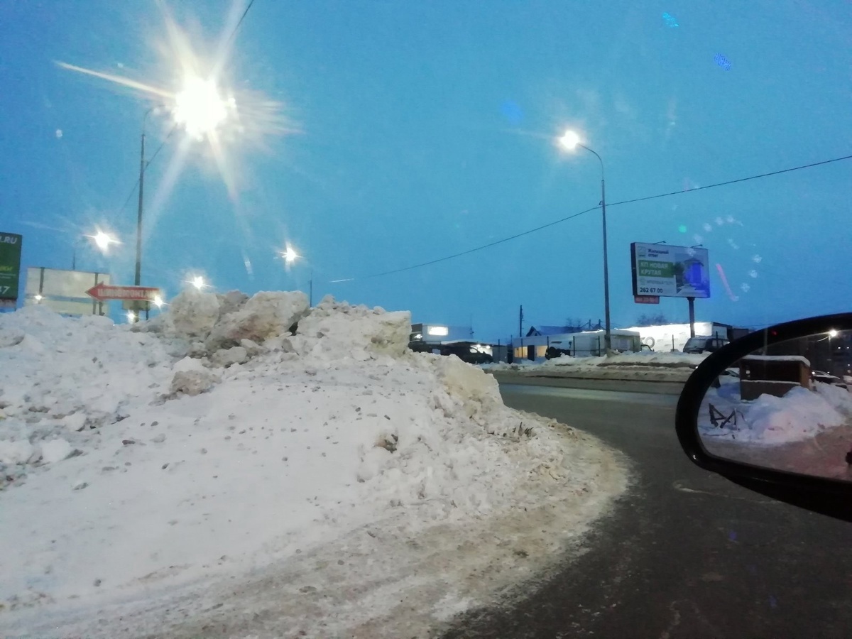 Нижегородцы жалуются на навалы снега на перекрестках