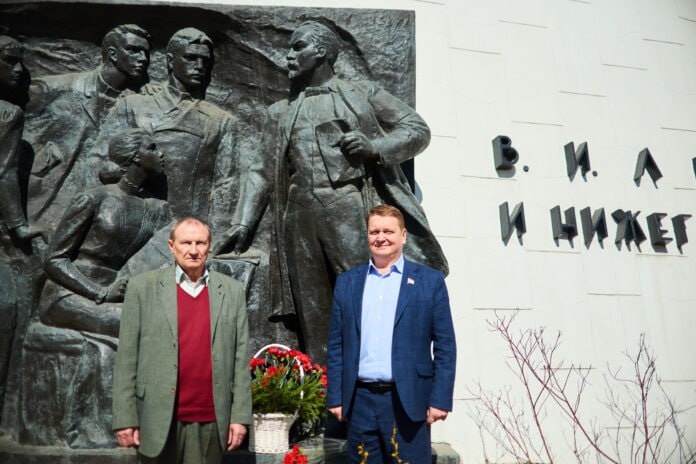 КПРФ провели митинги в Нижнем Новгороде в годовщину со дня рождения Ленина - фото 1