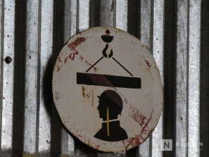 Тяжелые травмы получил нижегородский монтер во время погрузки рельсов