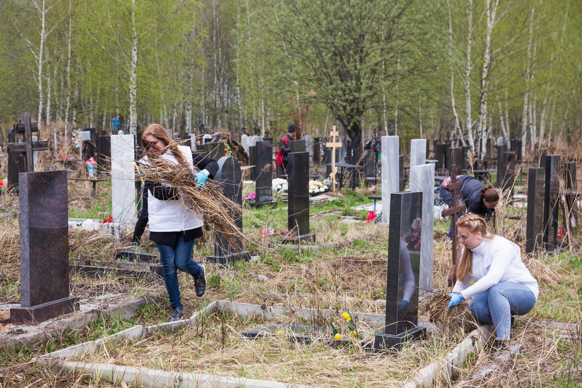 Нижегородцы привели в порядок мемориалы на кладбище у деревни Федяково - фото 1