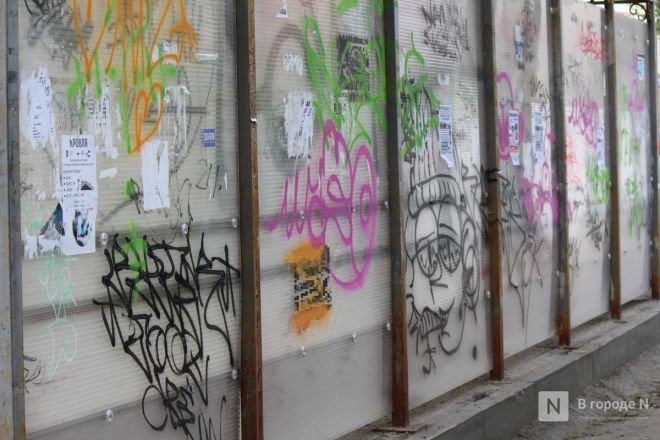 Грязь и разбитые стекла: как выглядят остановки общественного транспорта в Нижнем Новгороде - фото 11