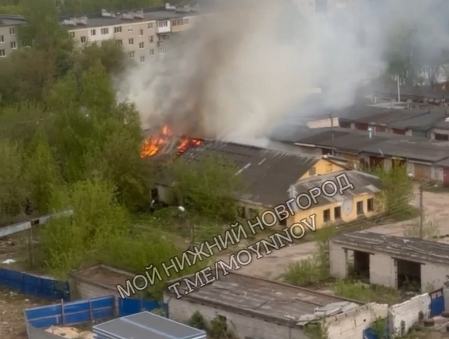 Пустующий дом сгорел в Нижнем Новгороде - фото 1