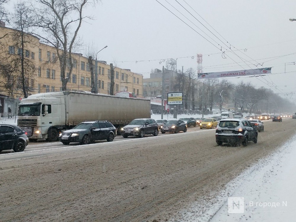 Утренние девятибалльные пробки сковали движение на дорогах Нижнего Новгорода - фото 2