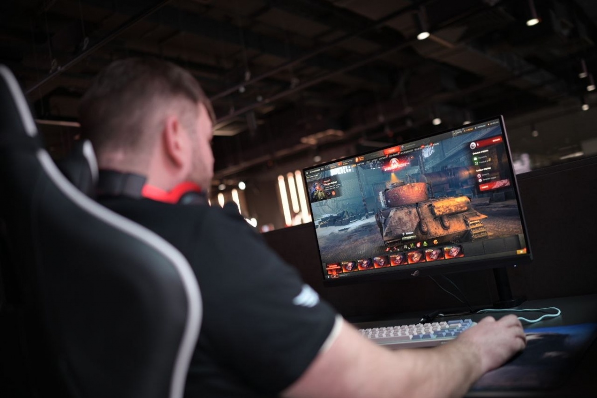 Блогеры и историки сыграли в &laquo;Мир танков&raquo; в шоу-матч &laquo;Ростелекома&raquo; - фото 1