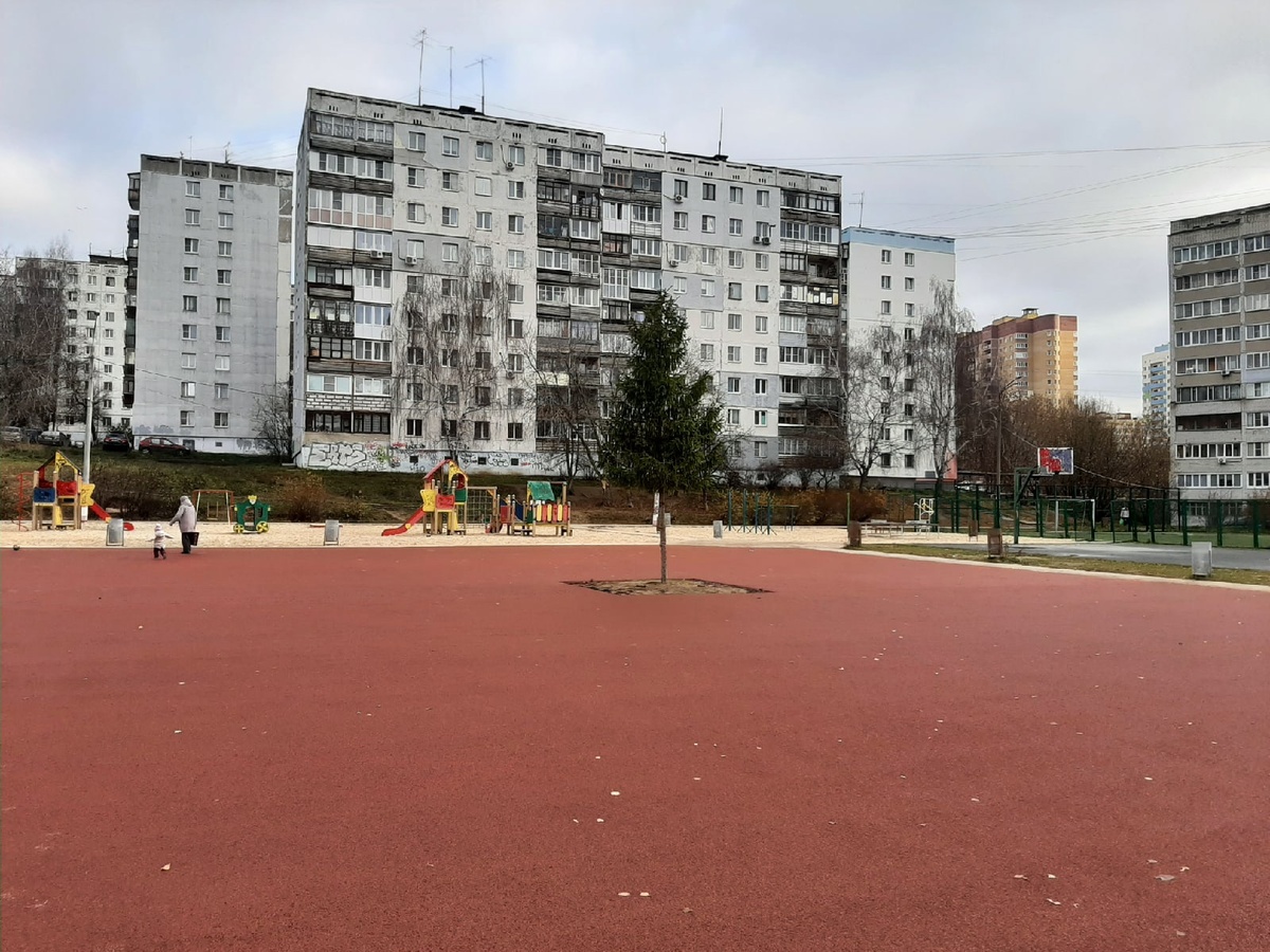 Ремонт детской площадки у нижегородской школы № 32 завершится в ноябре - фото 1