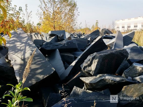 Свалку из гранита и бетона обнаружил нижегородец на берегу Шуваловского канала - фото 9