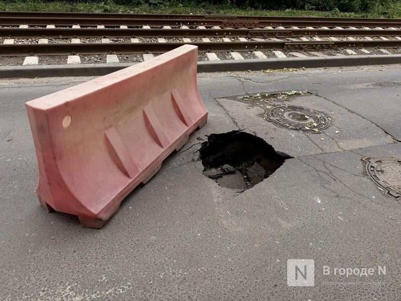 Огромный провал образовался на улице Терешковой в Нижнем Новгороде - фото 2