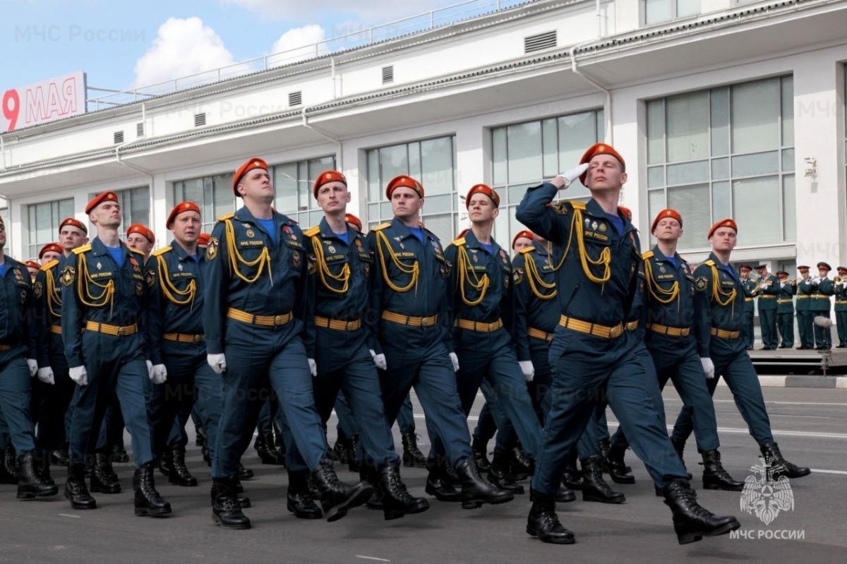 130 сотрудников МЧС примут участие в параде Победы в Нижнем Новгороде - фото 1