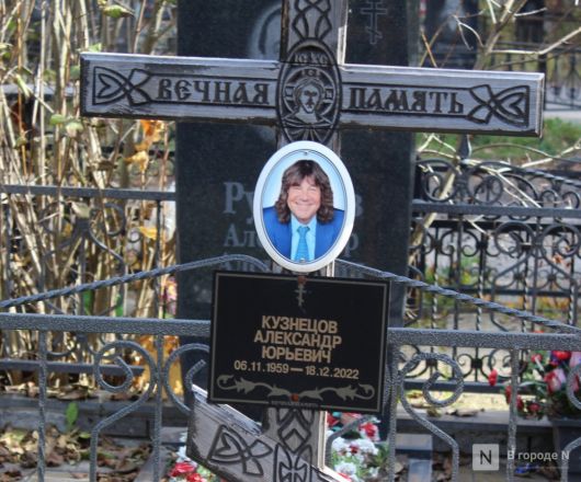 Огромные памятники и скромные кресты: показываем, как выглядят могилы известных нижегородских политиков - фото 28