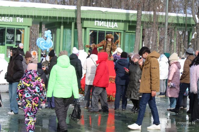 С блинами и в сугробах: как прошла Масленица в Нижнем Новгороде — фоторепортаж - фото 68